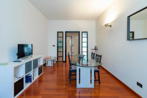 ALTIDO Sleek Flat with Balcony, Walking Distance from Milan Centre
